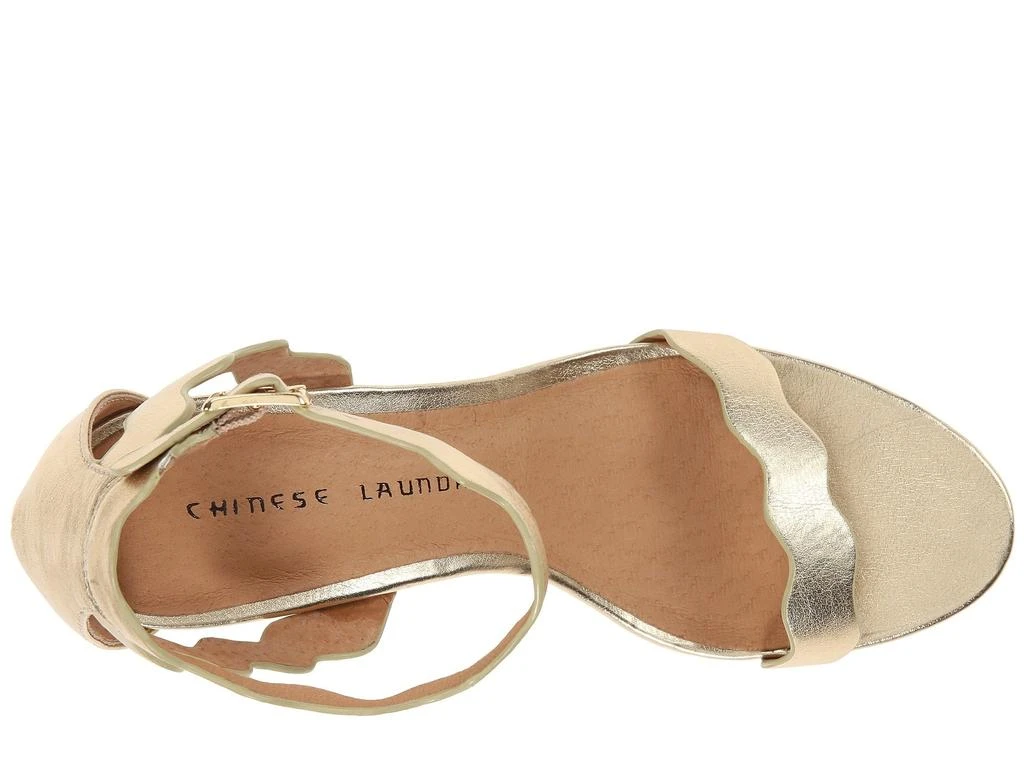 商品Chinese Laundry|Rubie Scalloped Sandal,价格¥188,第2张图片详细描述
