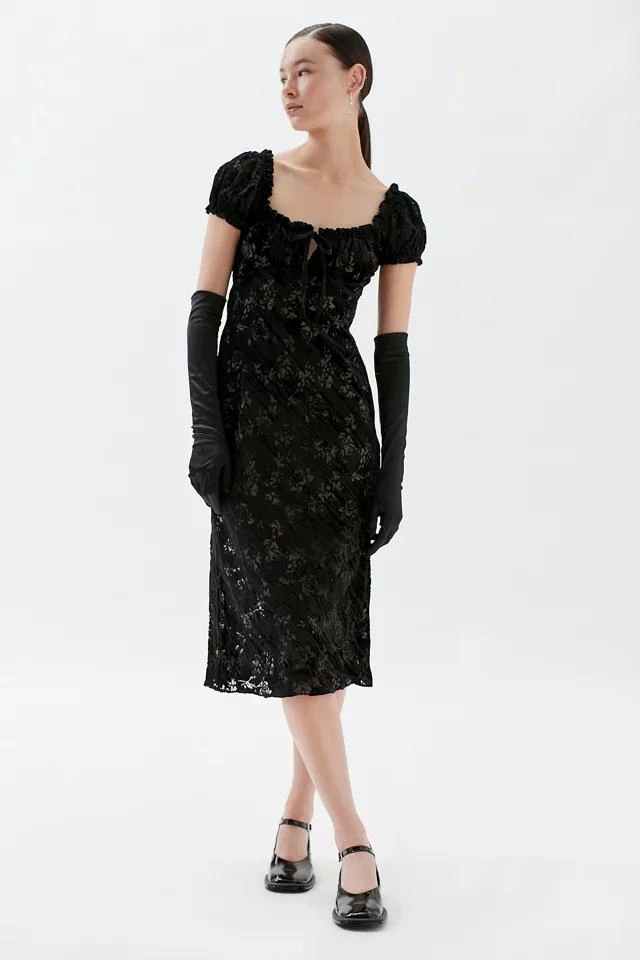 商品Urban Outfitters|UO Becca Velvet Puff Sleeve Midi Dress,价格¥150,第1张图片
