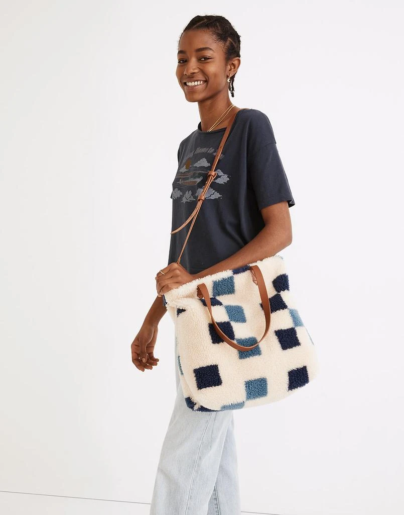 商品Madewell|The Medium Transport Tote: (Re)sourced Sherpa Edition,价格¥715,第3张图片详细描述