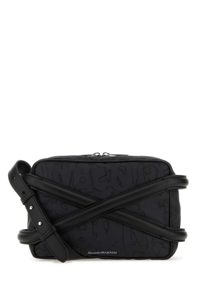 商品Alexander McQueen|Alexander McQueen The Harness Logo-Printed Zipped Camera Bag,价格¥3228,第1张图片