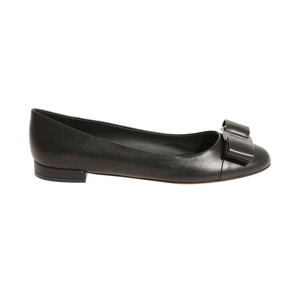 商品Salvatore Ferragamo|SALVATORE FERRAGAMO 女士黑色漆皮蝴蝶结装饰粗跟鞋 0685760,价格¥1370,第1张图片