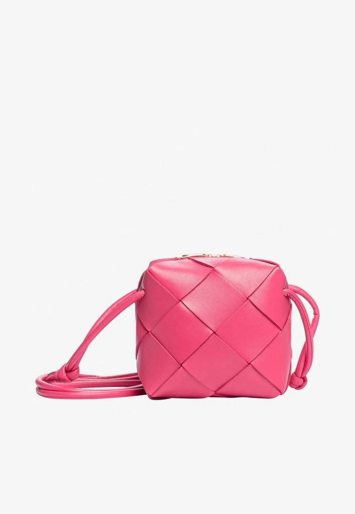 商品Bottega Veneta|Mini Cassette Crossbody Bag in Intreccio Leather,价格¥19362,第1张图片