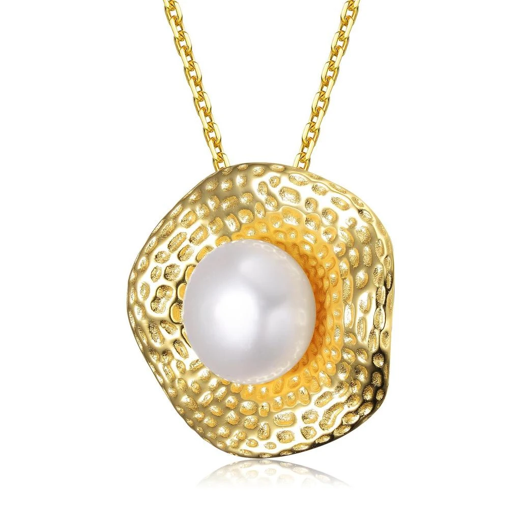 商品Genevive|Sterling Silver Gold Plated Freshwater Pearl Hammered Pendant Necklace,价格¥637,第2张图片详细描述