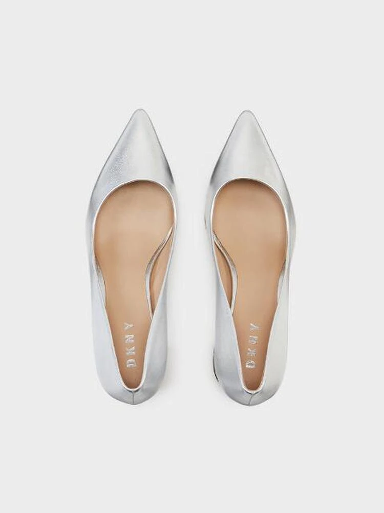 商品DKNY|Elie Metallic Mirror Pump,价格¥599,第3张图片详细描述