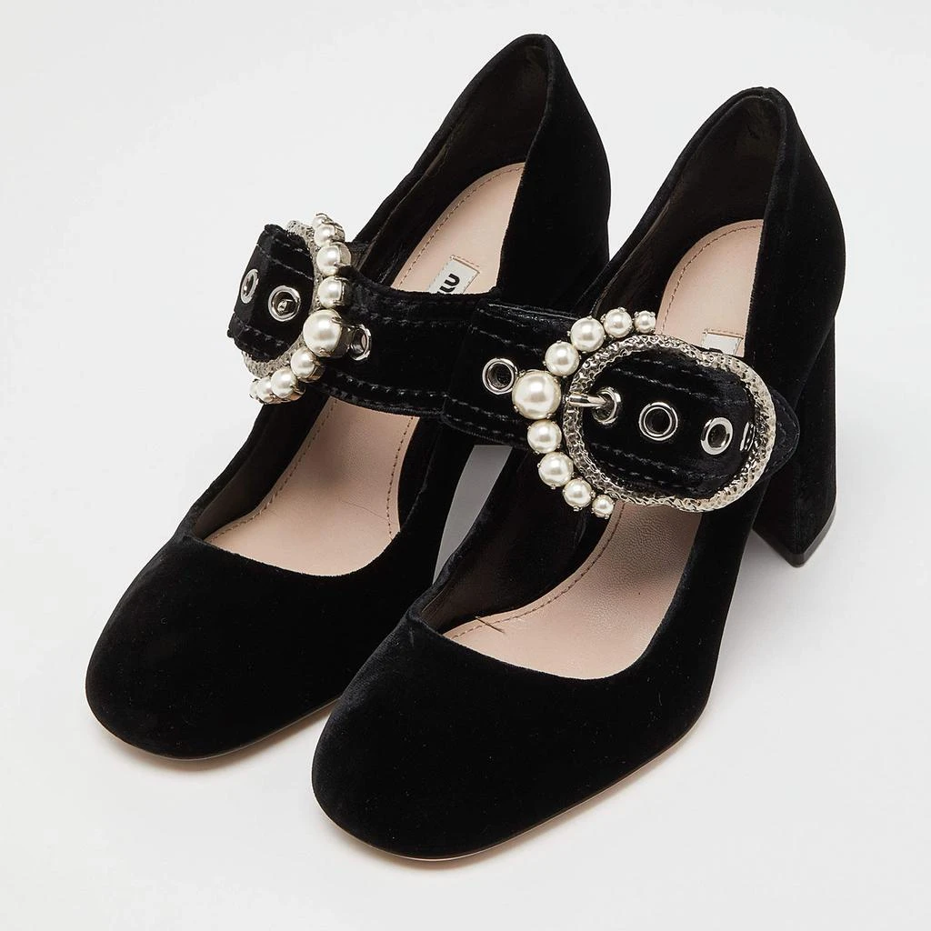 商品[二手商品] Miu Miu|Miu Miu Black Velvet Pearl Embellished Mary Jane Pumps Size 38.5,价格¥4620,第2张图片详细描述