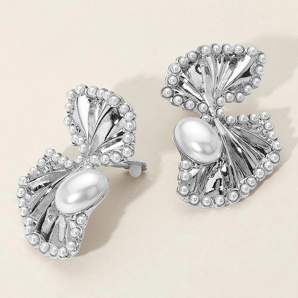 商品FASHNZFAB|Pearl Trimmed Fan Clip On Earrings,价格¥212,第2张图片详细描述