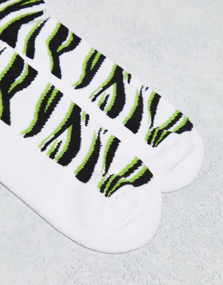 商品ASOS|ASOS DESIGN sports sock in white, black and green zebra print,价格¥49,第4张图片详细描述