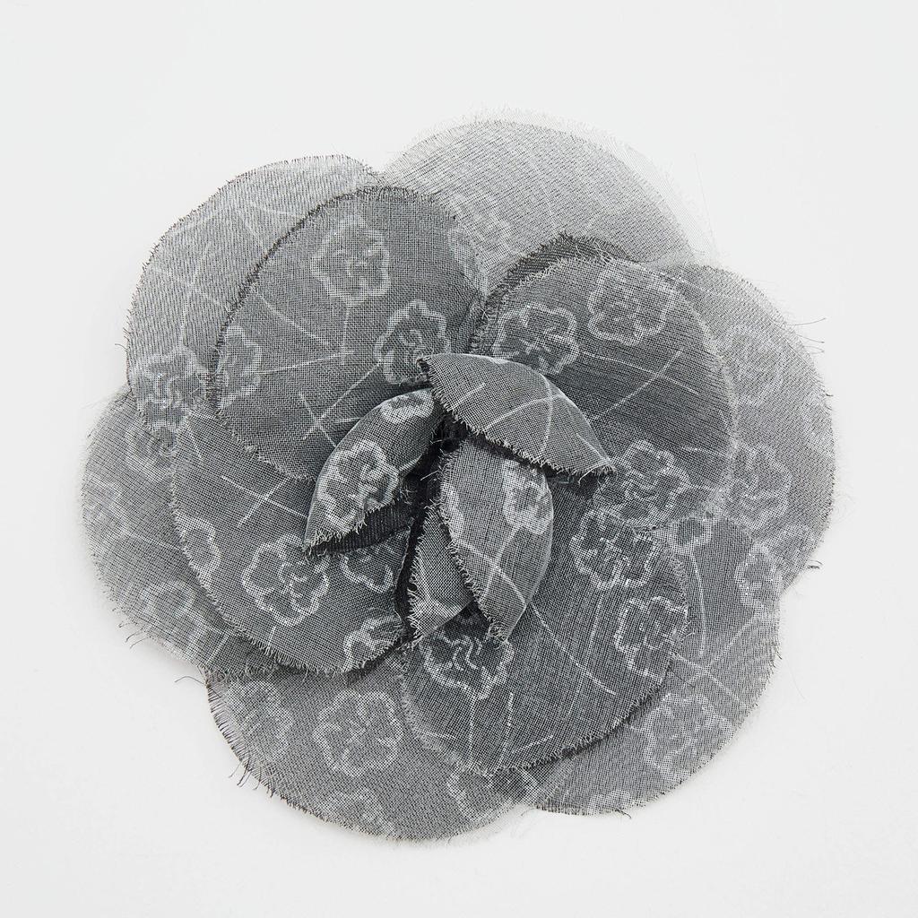 商品[二手商品] Chanel|Chanel Monochrome Printed Silk Camellia Pin Brooch,价格¥2529,第1张图片