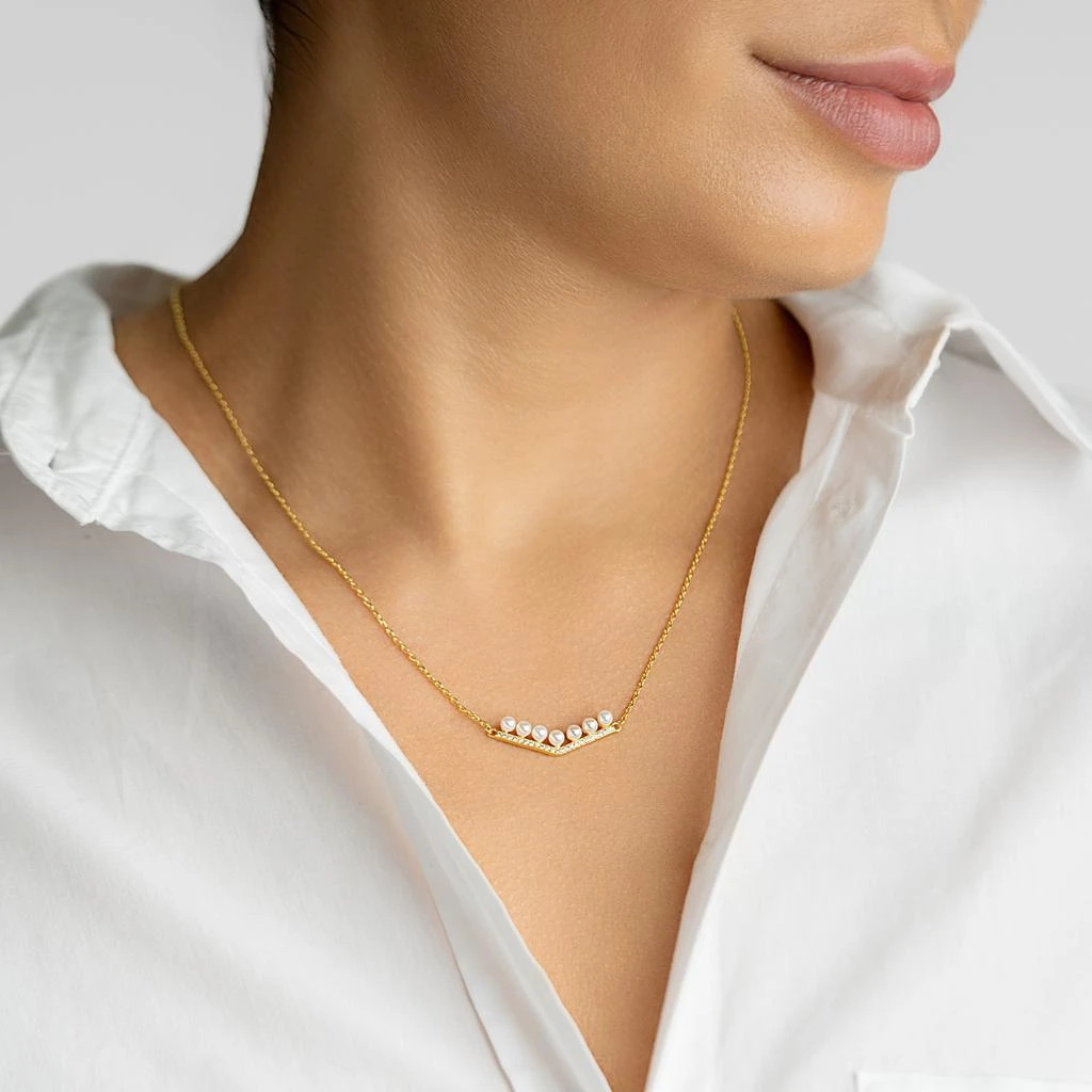 商品ADORNIA|14K Gold Plated Crystal Pearl Bar V-Necklace,价格¥411,第2张图片详细描述