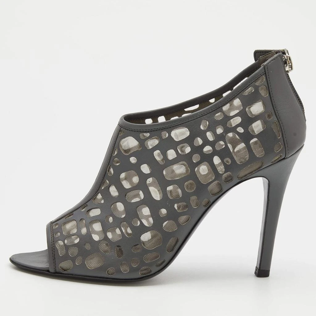 商品[二手商品] Chanel|Chanel Grey Laser Cut Leather and Mesh Booties Size 39.5,价格¥1284,第1张图片