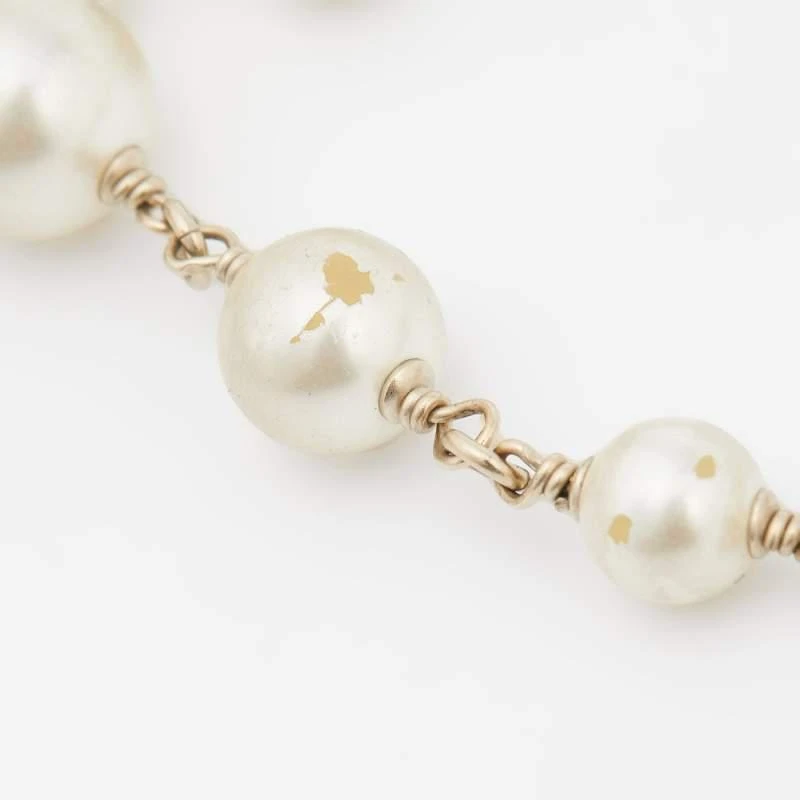 Chanel Pale Gold Tone Camelia CC Charm Pearl Necklace 商品