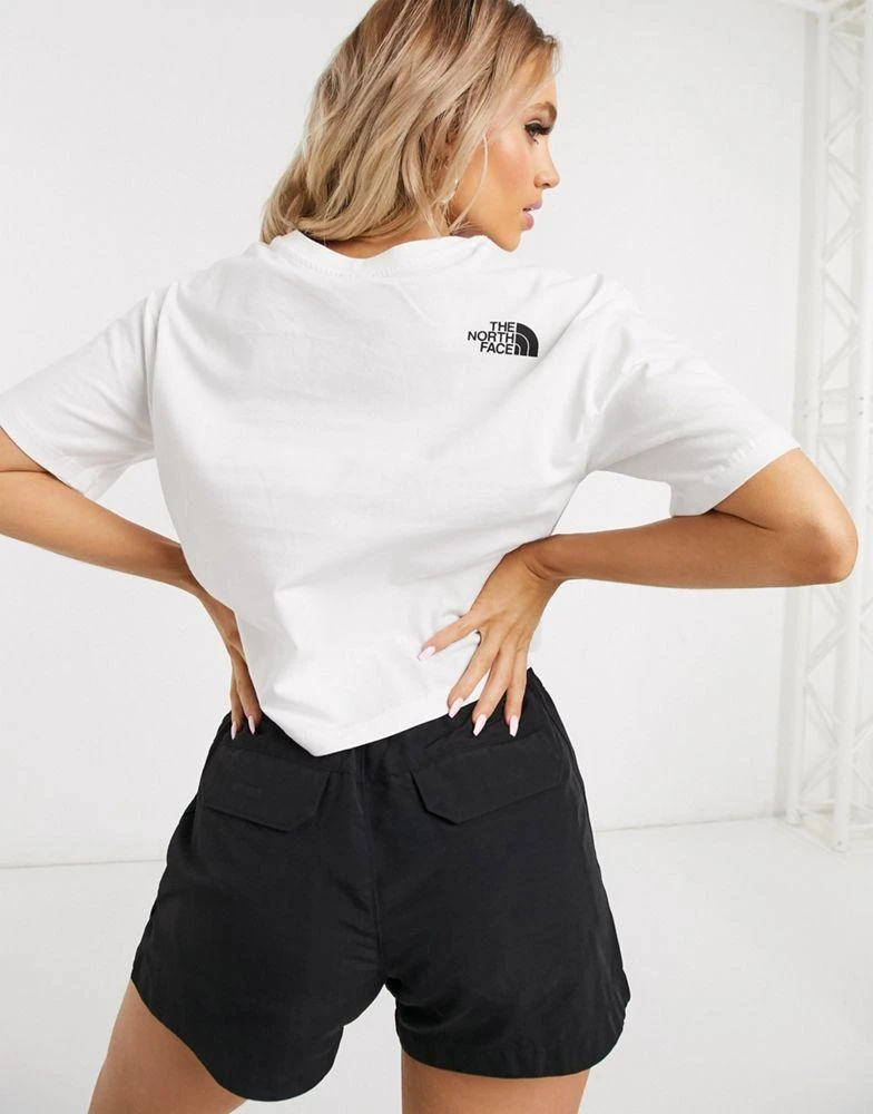 商品The North Face|The North Face Simple Dome Cropped t-shirt in white Exclusive at ASOS,价格¥136,第2张图片详细描述