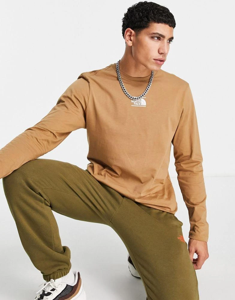 商品The North Face|The North Face Center Dome long sleeve t-shirt in brown Exclusive at ASOS,价格¥293,第3张图片详细描述