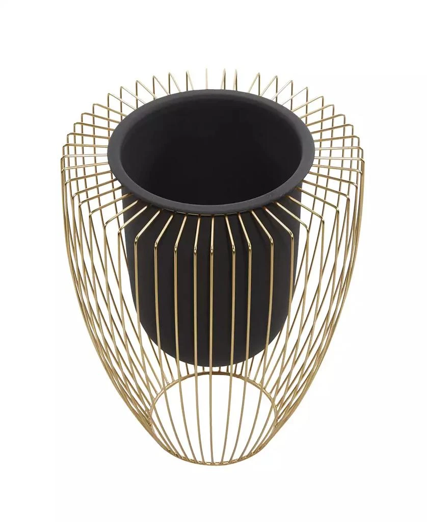 商品Rosemary Lane|Black Metal Indoor Outdoor Planter with Removable Gold-Tone Wire Stand Set of 2,价格¥828,第3张图片详细描述