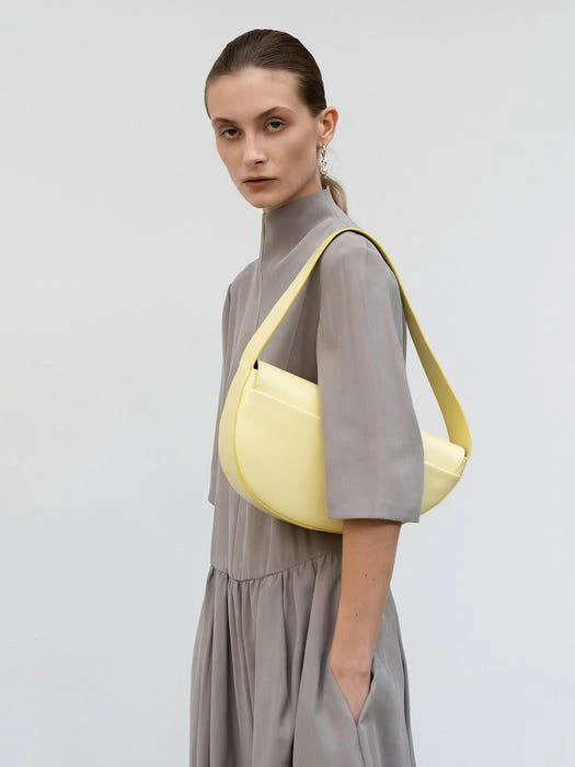 商品Low Classic|Flow Shoulder Bag - Yellow,价格¥2399,第2张图片详细描述