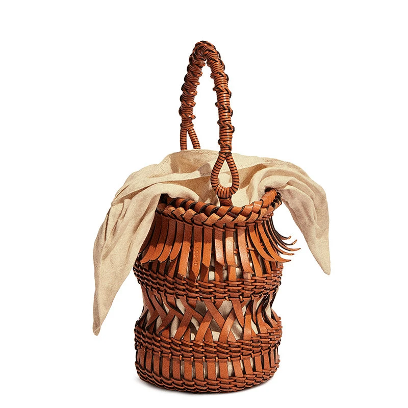 商品Loewe|【预售3-7天】罗意威 经典款Bucket系列 女士棕色编织小牛皮流苏单肩斜跨手提水桶包340.80.W68-2530,价格¥12253,第1张图片