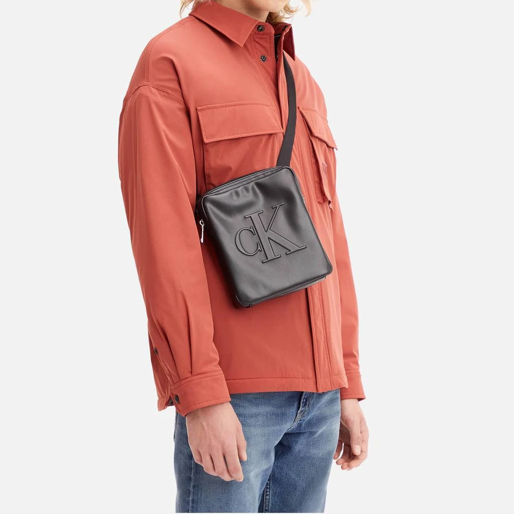 商品Calvin Klein|Calvin Klein Jeans Logo Faux Leather Messenger Bag,价格¥433,第2张图片详细描述
