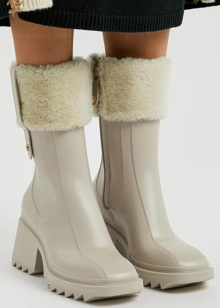 商品Chloé|Betty 75 shearling-trimmed PVC ankle boots,价格¥2220,第5张图片详细描述