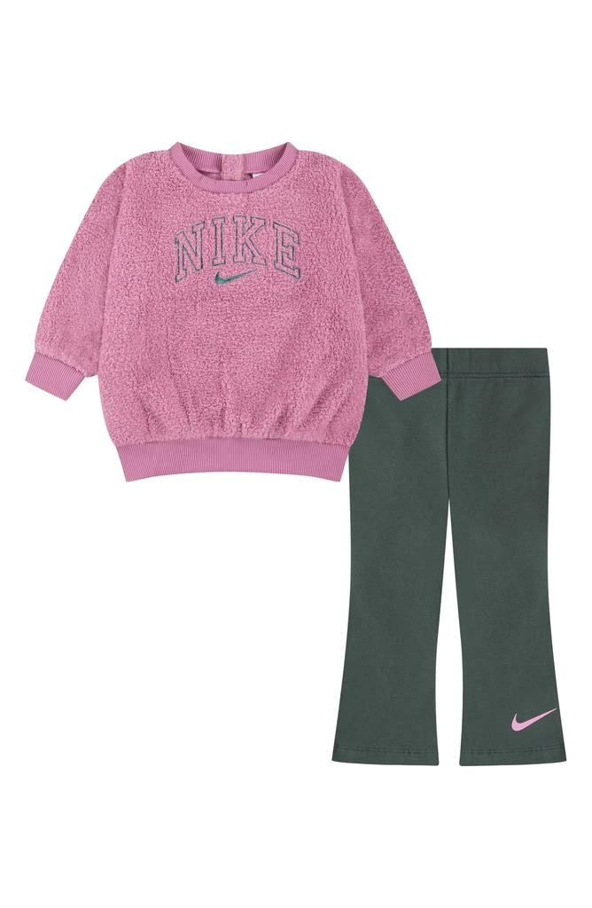 商品NIKE|Embroidered Sweatshirt & Flare Pants Set,价格¥175,第1张图片