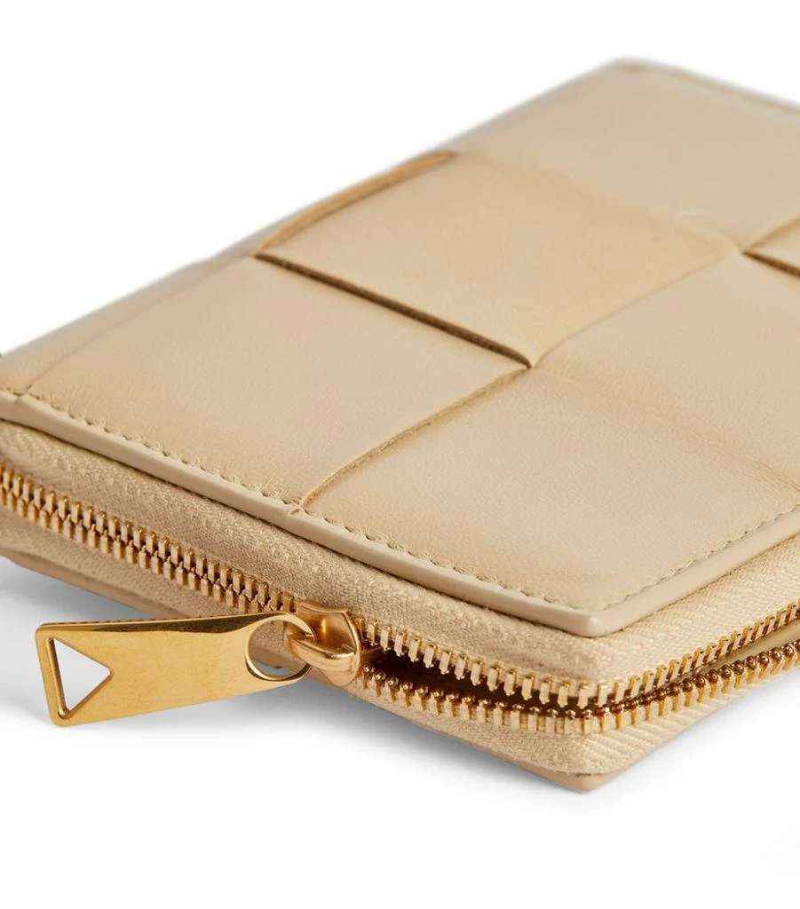 商品Bottega Veneta|Leather Intreccio Zip-Around Wallet,价格¥4861,第4张图片详细描述