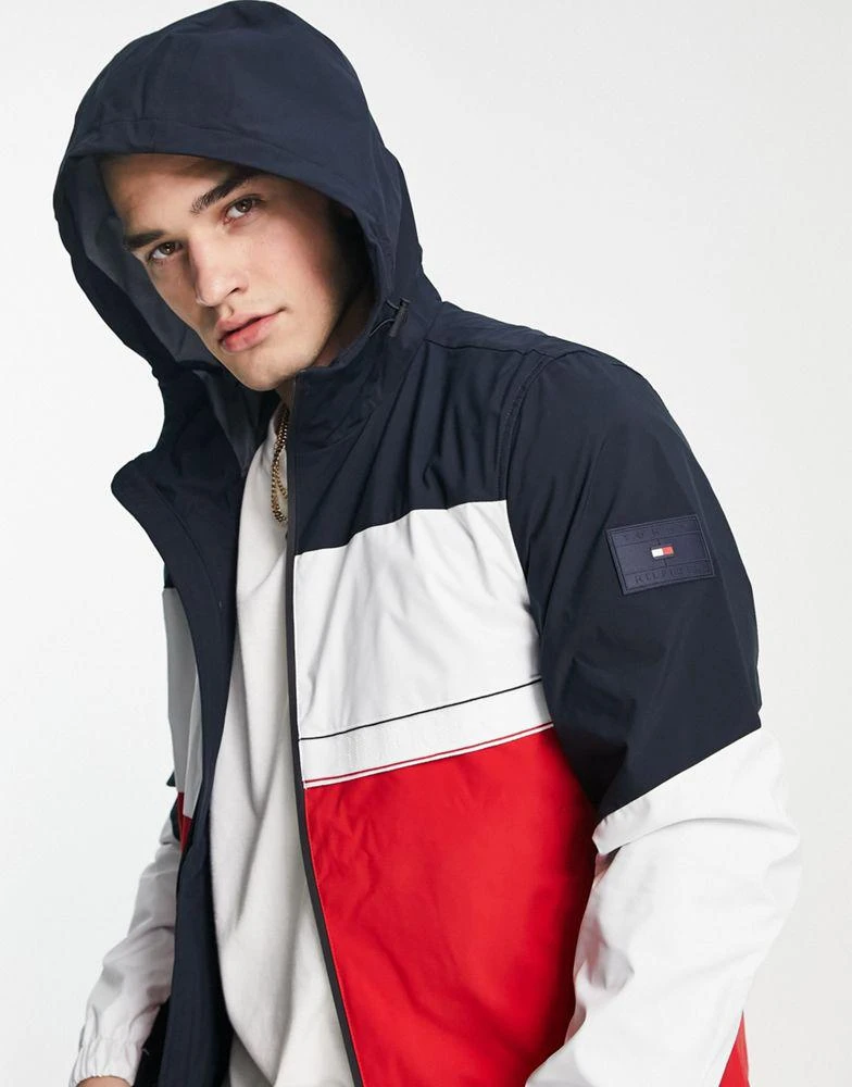 商品Tommy Hilfiger|Tommy Hilfiger tech global colourblock hooded jacket in multi,价格¥1207,第2张图片详细描述