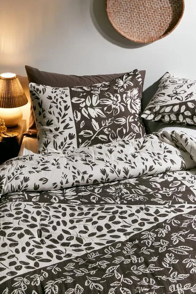 商品Urban Outfitters|Mallory Cozy Crinkle Comforter,价格¥416,第1张图片