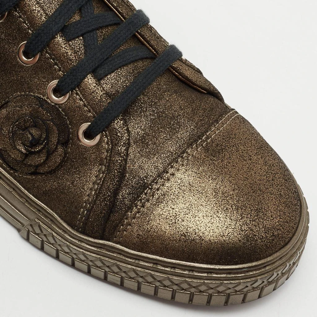 Chanel Metallic Suede Camellia Low-Top Sneakers Size 37.5 商品
