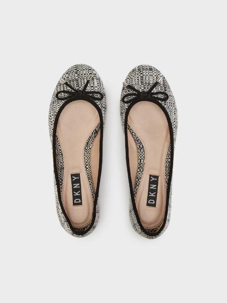 商品DKNY|Queen Boucle Ballerina Flat,价格¥372,第3张图片详细描述