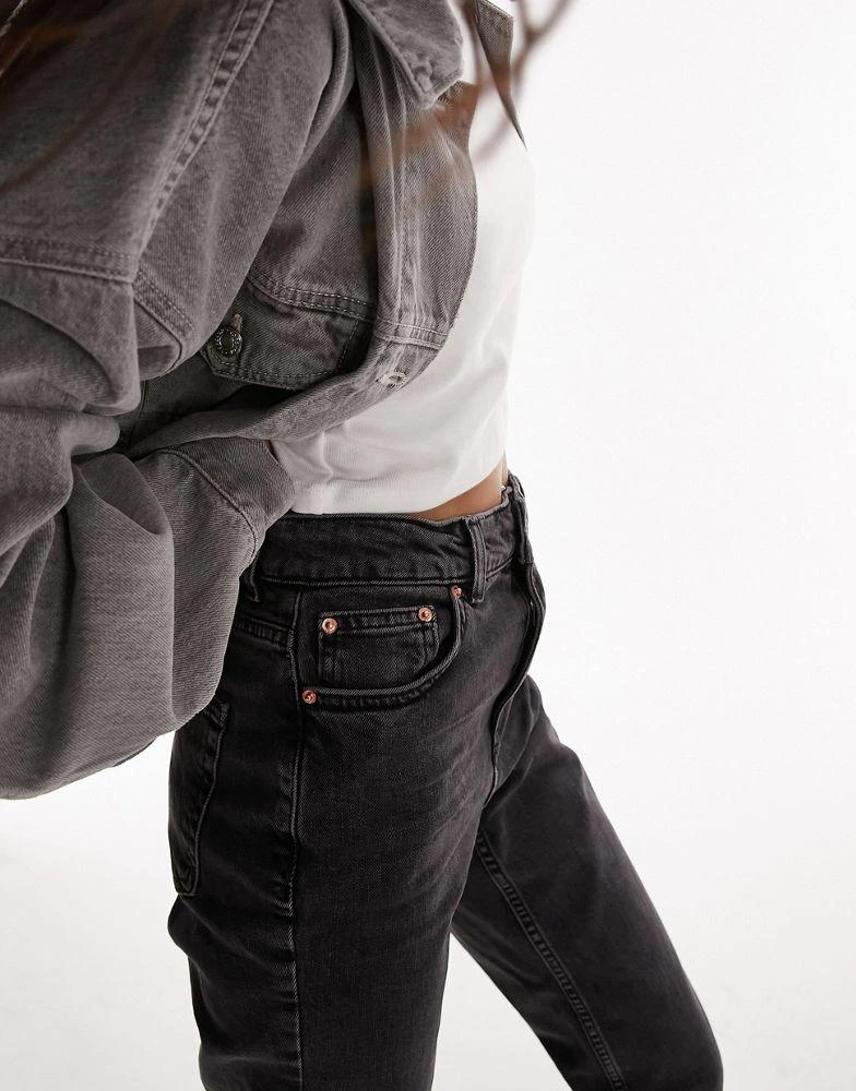 商品Topshop|Topshop comfort stretch Mom jeans in washed black,价格¥264,第5张图片详细描述