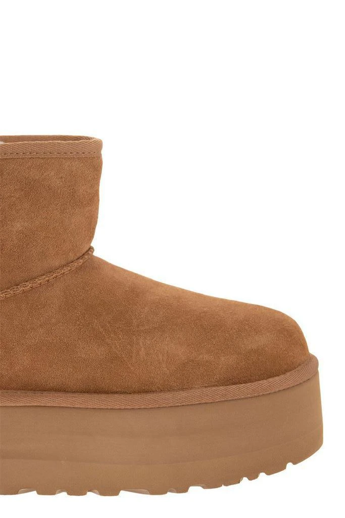 UGG Boots in Brown 商品