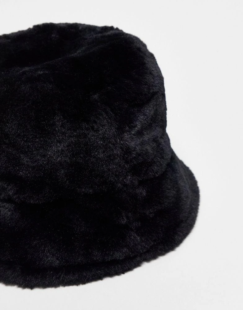 商品COLLUSION|COLLUSION Unisex faux fur bucket hat in black,价格¥112,第3张图片详细描述