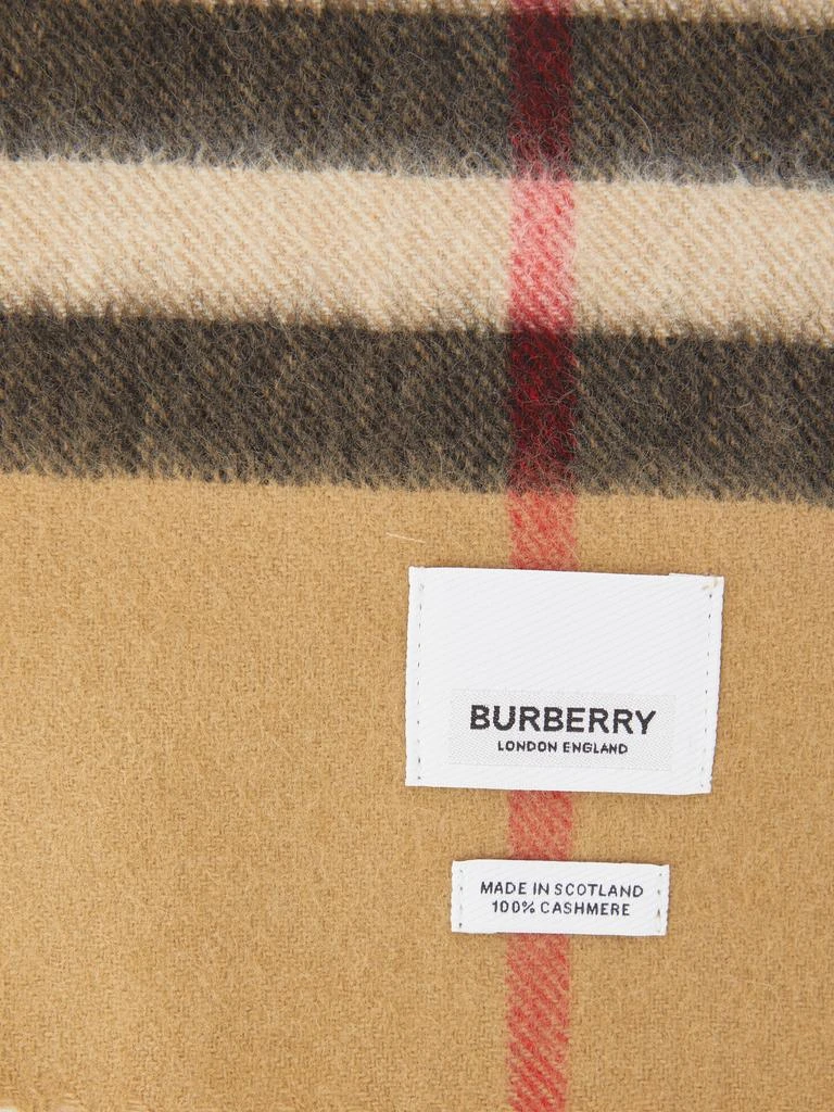 商品Burberry|Cashmere tartan scarf,价格¥2751,第3张图片详细描述