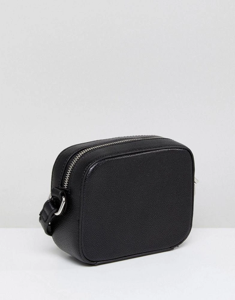商品Mario Valentino|Valentino Divina tassel detail camera cross body bag in black,价格¥504,第2张图片详细描述