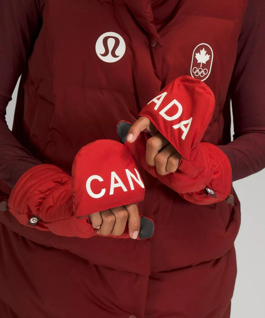 Team Canada Quilted Mittens on String *COC Logo 商品