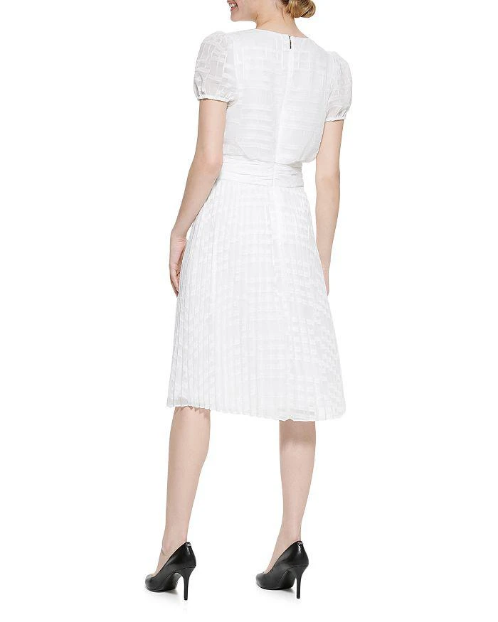 商品Karl Lagerfeld Paris|V Neck Midi Dress,价格¥354,第3张图片详细描述