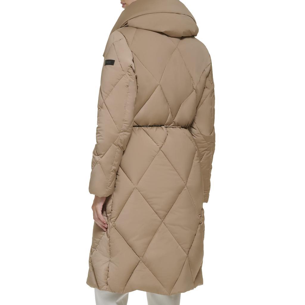 商品DKNY|Pillow Collar Diamond Quilt Puffer,价格¥2388,第4张图片详细描述