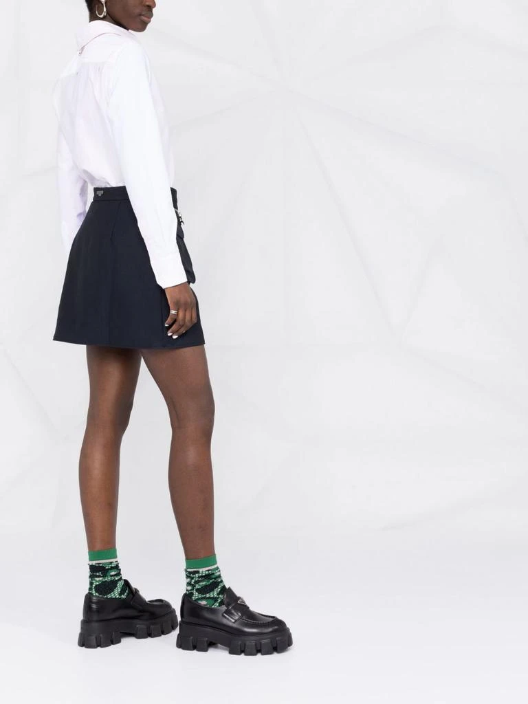 THOM BROWNE WOMEN CLASSIC LONG SLEEVE ROUND COLLAR SHIRT W/ FLOWER APPLIQUE POCKET IN FUNMIX HAIRLINE REP STRIPE OXFORD 商品