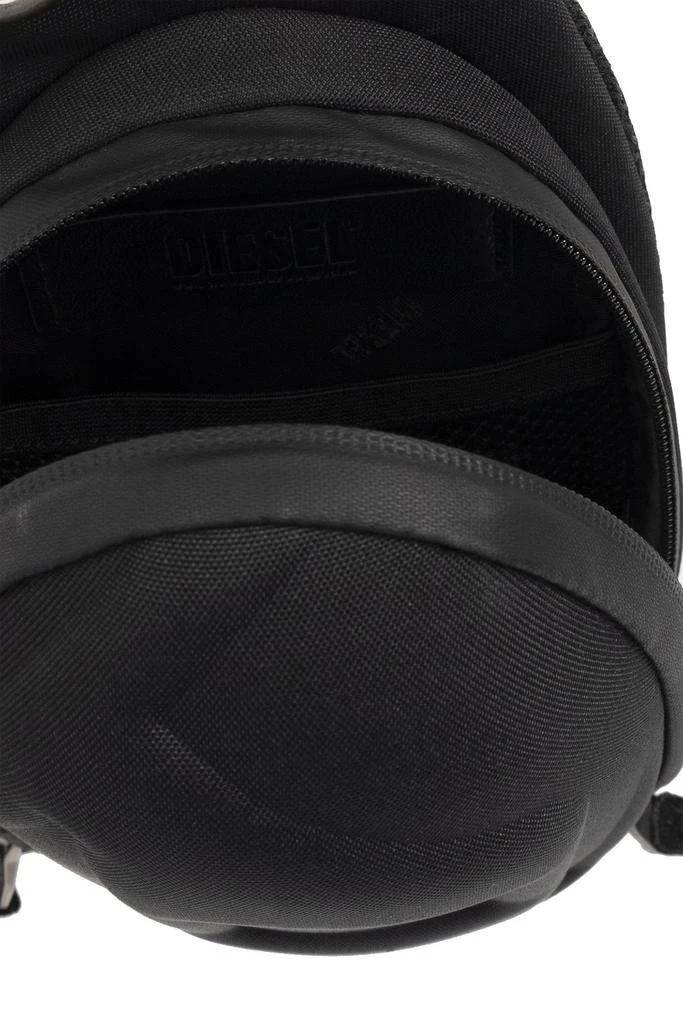 商品Diesel|Diesel 1-Dr Pod Logo Embossed Sling Bag,价格¥857,第4张图片详细描述