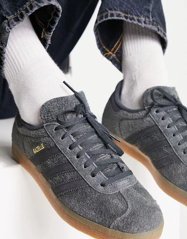商品Adidas|adidas Originals Gazelle trainers in dark grey with gum sole,价格¥743,第4张图片详细描述