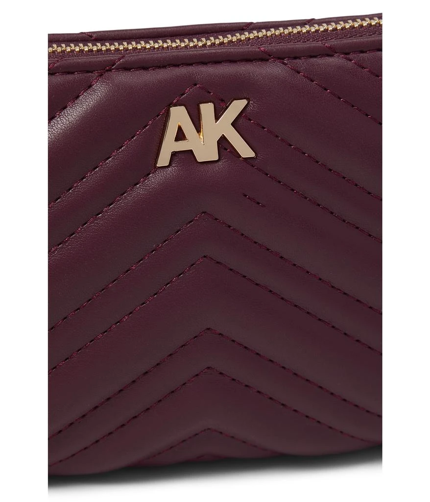 商品Anne Klein|Quilted Chain Wristlet,价格¥291,第4张图片详细描述