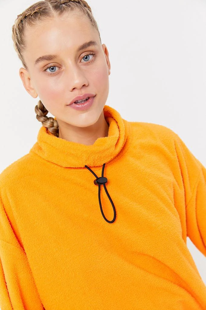 商品Urban Outfitters|UO Tori Fleece Toggle Turtleneck Sweatshirt,价格¥227,第4张图片详细描述