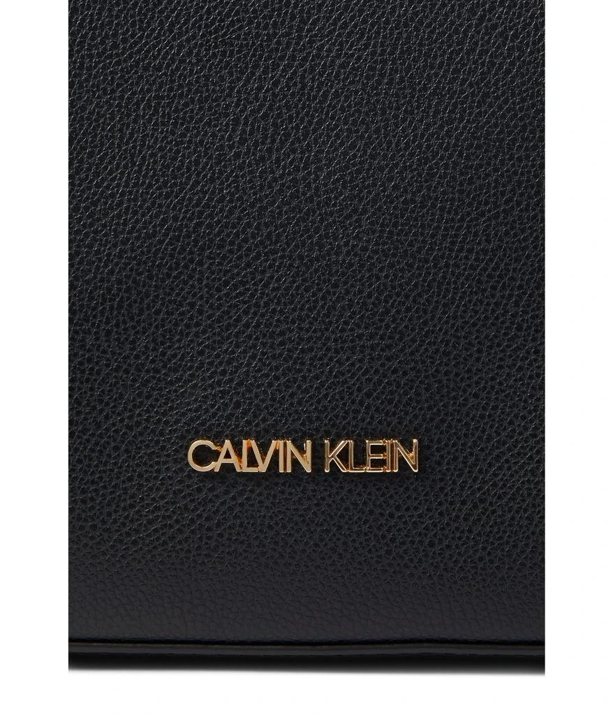 商品Calvin Klein|Hailey Micro Pebble Triple Compartment Chain Crossbody,价格¥627,第3张图片详细描述