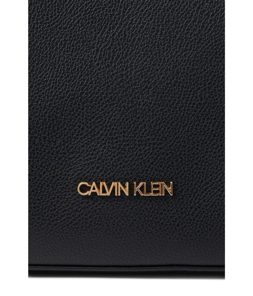 商品Calvin Klein|Hailey Micro Pebble Triple Compartment Chain Crossbody,价格¥589,第5张图片详细描述
