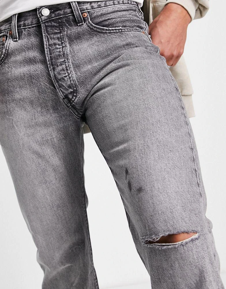 商品Levi's|Levi's 501 '93 crop jeans in grey wash with knee rip,价格¥391,第2张图片详细描述