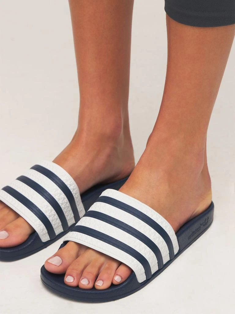 商品Adidas|Adilette Striped Slide Sandals,价格¥92,第2张图片详细描述