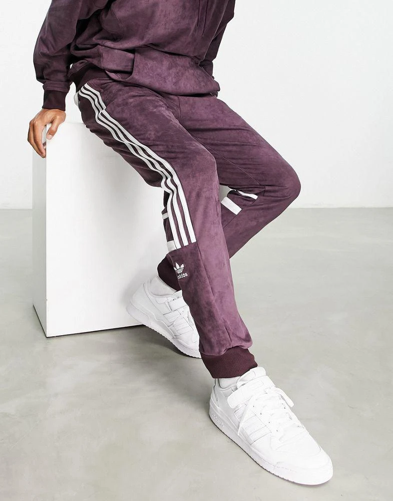 商品Adidas|adidas Originals Adicolor polyester blend three stripe joggers in maroon,价格¥511,第4张图片详细描述