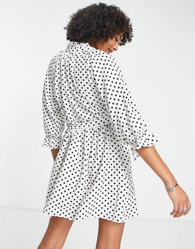 商品VERO MODA|Vero Moda 3/4 sleeve v neck mini dress with shirred cuffs and high neck in white print,价格¥193,第2张图片详细描述