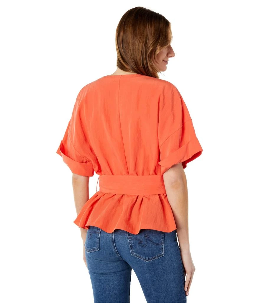 商品Vince|Cuffed Short Sleeve V-Neck Blouse,价格¥1652,第2张图片详细描述