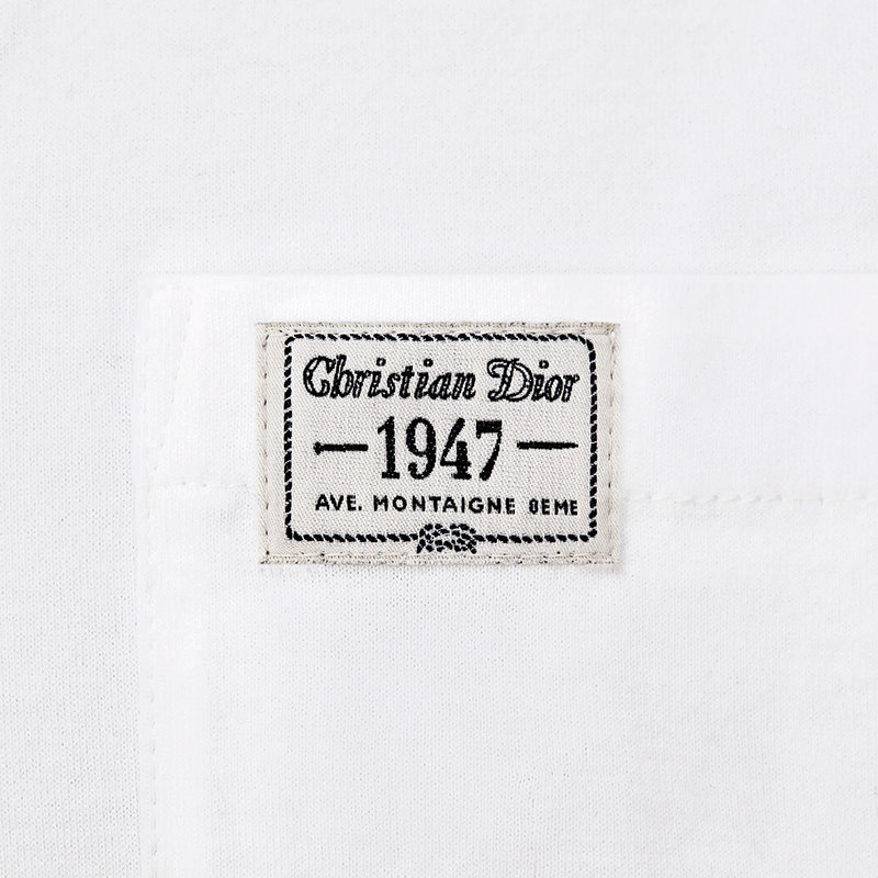 商品Dior|【预售3-7天】DIOR/迪奥 22年秋冬新款 CD 1947系列 男士白色纯棉平纹针织面料宽松版型短袖T恤243J634A0677_C081,价格¥7162,第7张图片详细描述