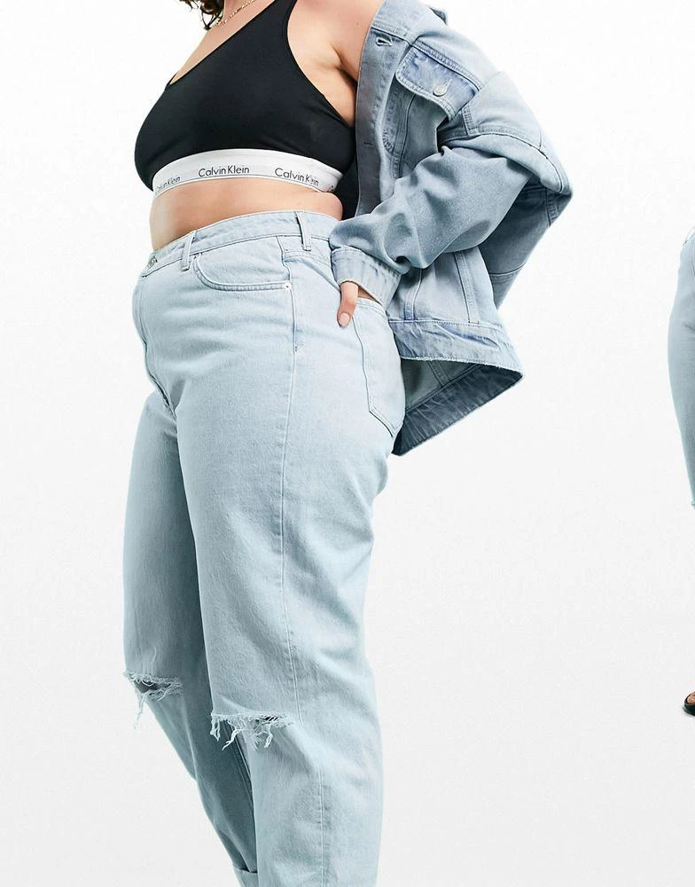 商品ASOS|ASOS DESIGN Curve high rise 'slouchy' mom jeans brightwash with rips,价格¥182,第2张图片详细描述
